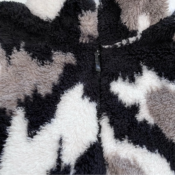 Eddie Bauer | NWT ✨ Black Camo 1/4 Zip Mock Neck Plush Sherpa Pullover - Picture 6 of 8